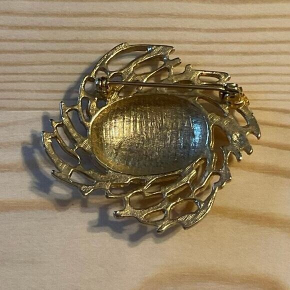 Gold Tone Black Cabochon Open Filigree Setting Oval Shape Brooch Pin - Picture 2 of 4